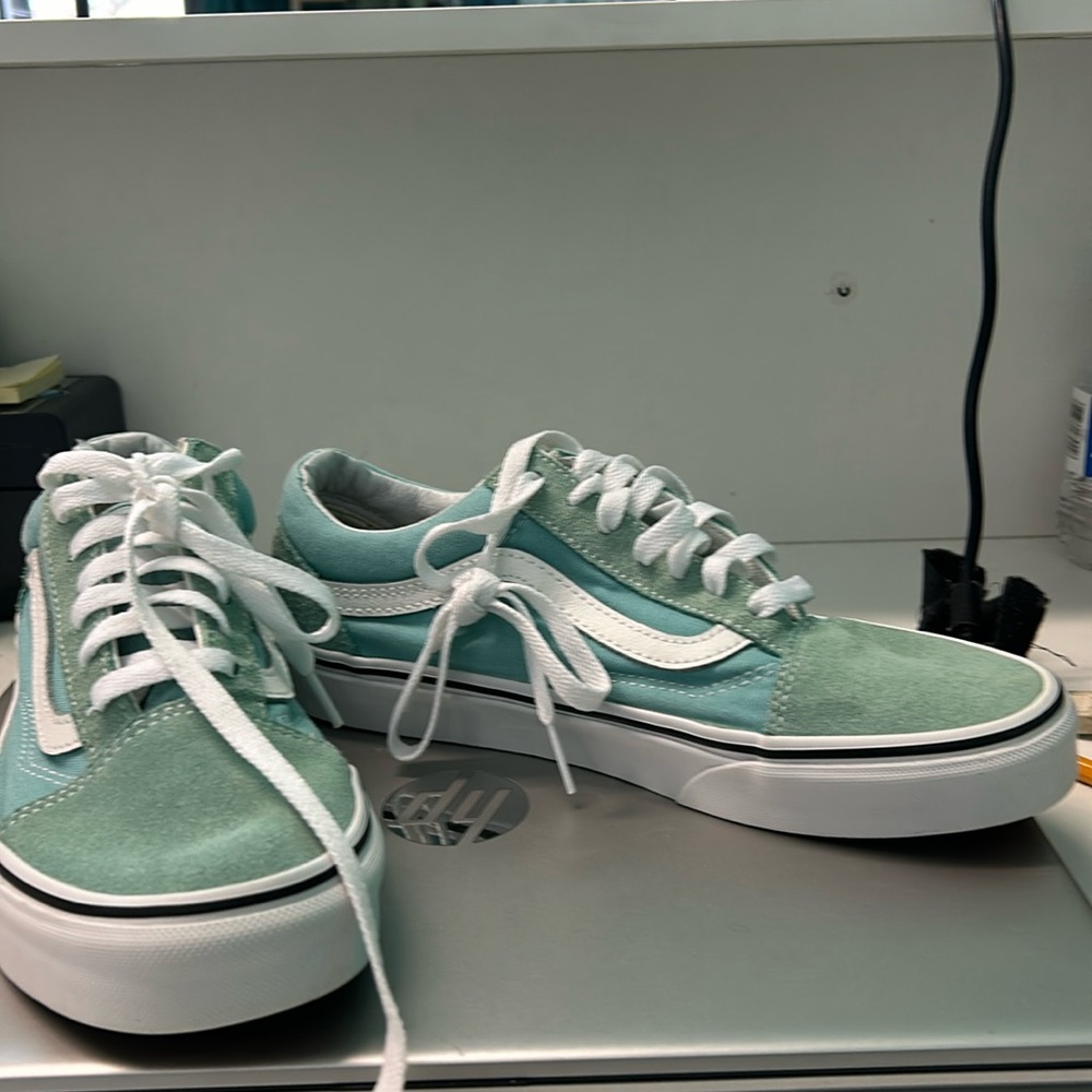 Vans off the wall tennis shoes Men 6.0 women 7.5 good condition